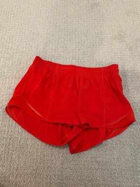 LIKE NEW Lululemon Hotty Hot Short 2.5” Size 8